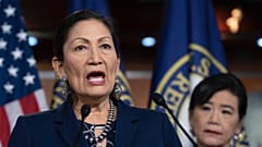 Deb Haaland, Új-Mexikó demokrata képviselője az amerikai törvényhozás alsó házában