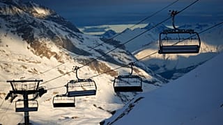 Des remontées mécaniques vides, en plein de mois de décembre...