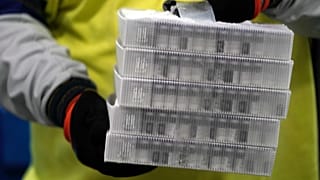 A Pfizer szállításra előkészített covid-vakcinája