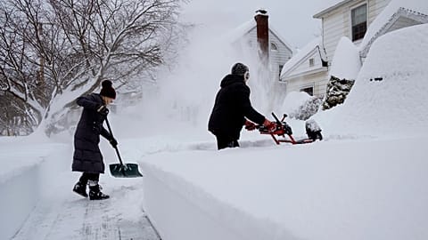 Aux Etats-Unis, New York sous la neige