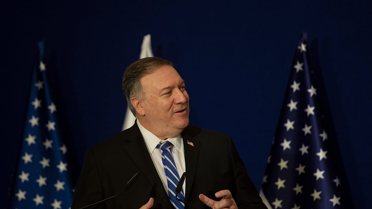 Mike Pompeo egy novemberi sajtótájékoztatón beszél