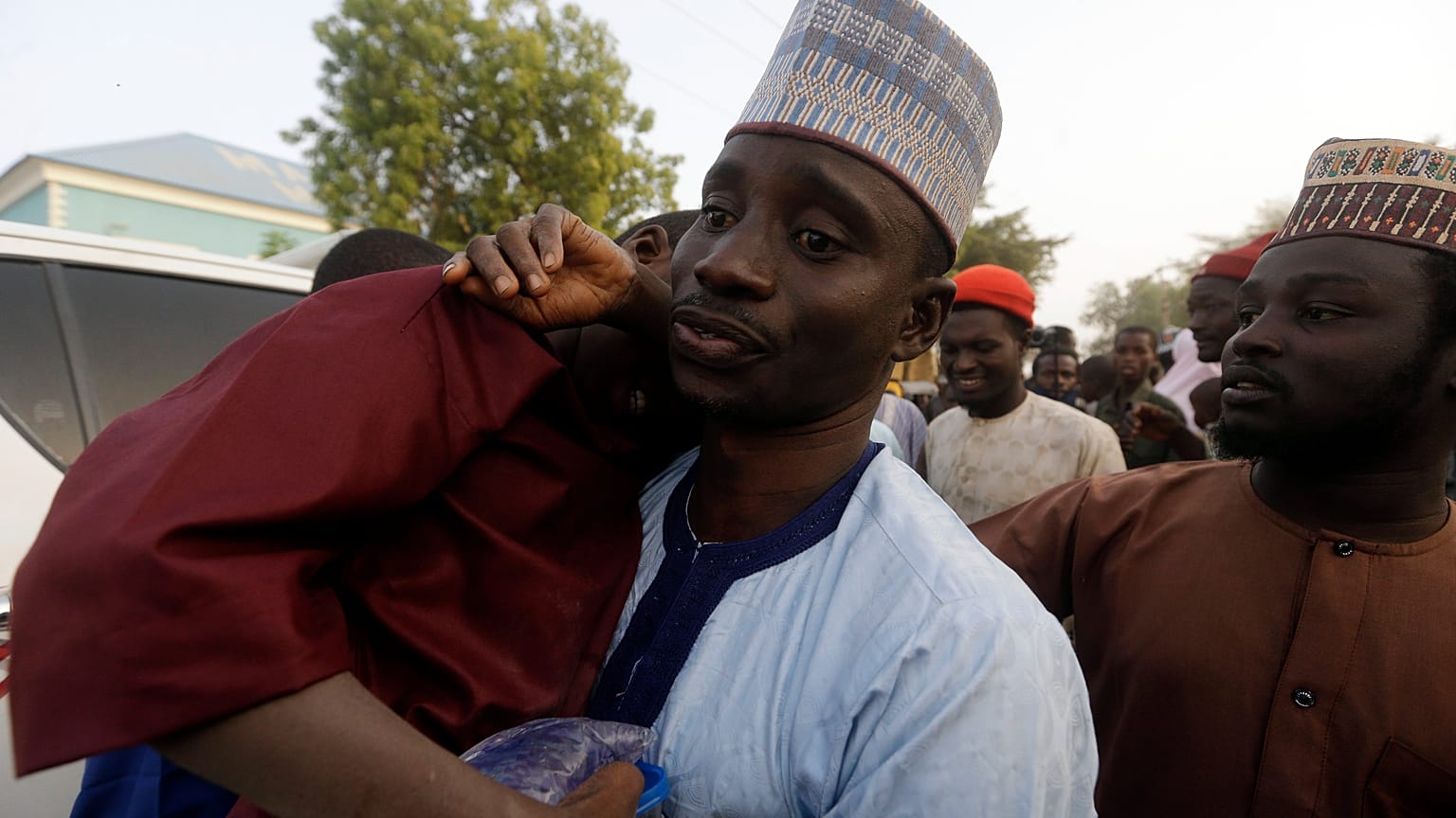 Boko Haram tarafından kaçırılan öğrenciler ailelerine kavuştu