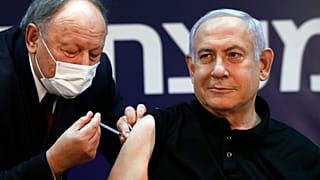Israël : Benjamin Netanyahu s'est fait vacciner, la campagne de vaccination est lancée