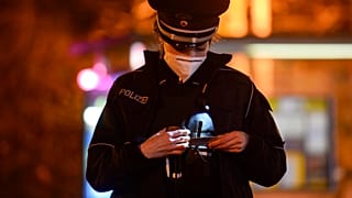Kontrollen der Ausgangssperre in Gorbitz bei Dresden