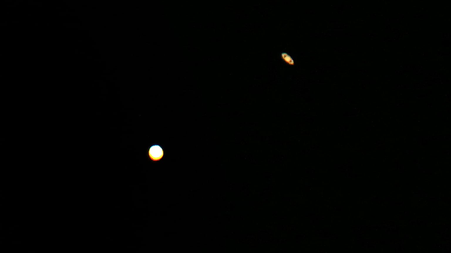 Saturn und Jupiter sind sich zur Zeit sehr nah - Foto von Kuwait aufgenommen
