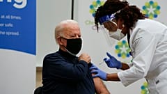 Joe Biden bei der Impfung