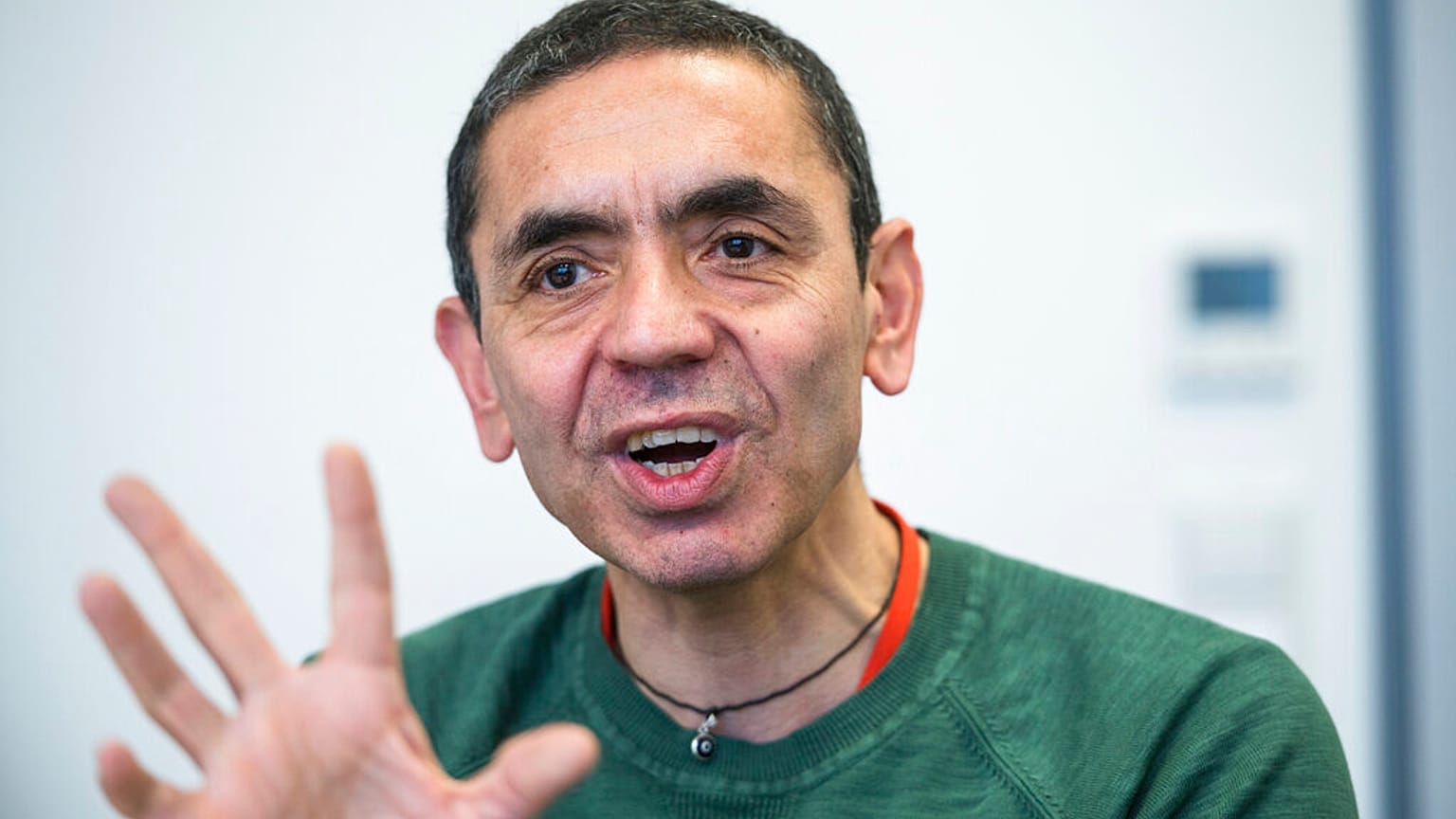 Dr. Uğur Şahin