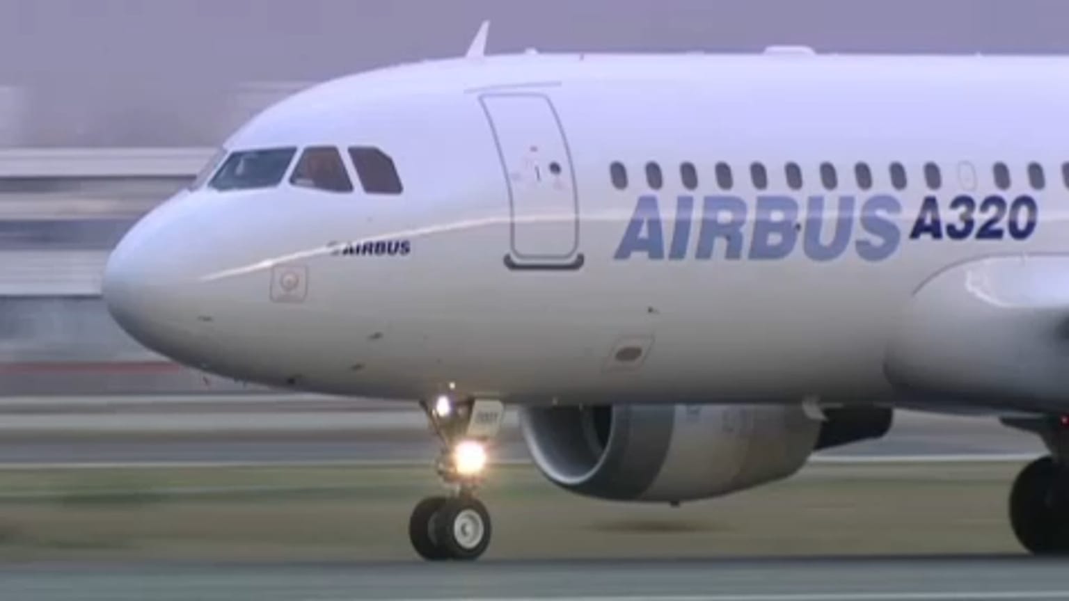 Az Airbus A320-as modellje leszállás közben