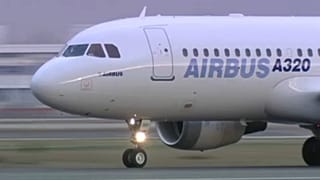 Az Airbus A320-as modellje leszállás közben