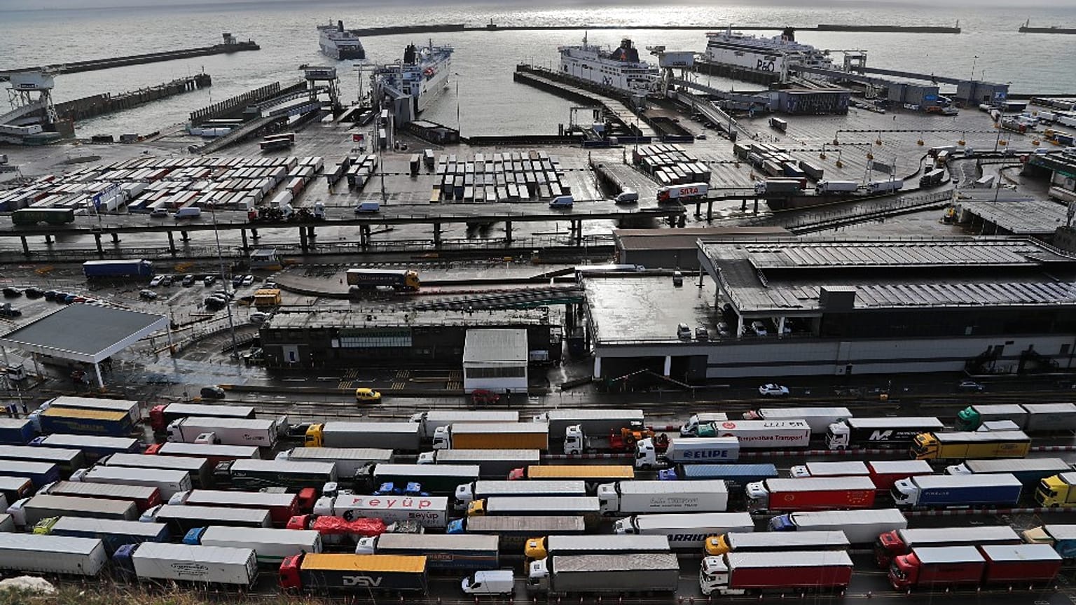 LKW-Stau in Dover: Frankreich will Grenzen wieder öffnen 