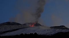 Νέα έκρηξη στην Αίτνα και ποτάμια καυτής λάβας