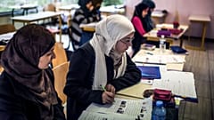 Fransa'da başörtülü öğrenciler