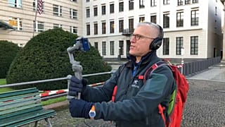 Tourleiter Jeremy Minsberg mit seiner Handykamera.
