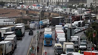 Vége a blokádnak a francia-brit határon, több ezer kamionos indulhat útnak