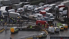 Wütende LKW-Fahrer müssen wohl Weihnachten in Dover im Stau verbringen