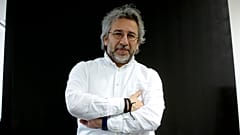 El periodista turco Can Dündar, condenado a 27 años de prisión por la justicia de su país