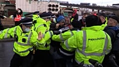 La colère des camionneurs bloqués dans le sud de l'Angleterre