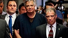 Trump indulta a excolaboradores condenados por la trama rusa  y al padre de su yerno