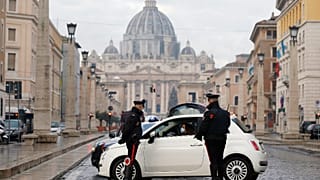 Controlli di polizia a Piazza San Pietro, Roma