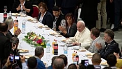 Der Papst empfängt an Heiligabend Obdachlose im Migliori Palast