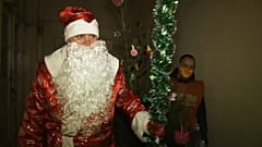 Волонтёры поздравляют врачей
