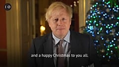 Boris Johnson durante il suo videomessaggio su Twitter. 