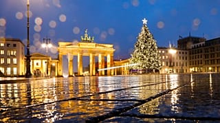 Weihnachtsbaum am Brandenburger Tor in Berlin