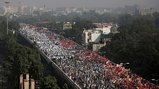 Hindistan'da eylülde tarım sektörüne serbestlik getiren 2 yasanın parlamentoda kabul edilmesinin ardından çiftçiler protestolara başlamıştı