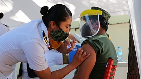 México fue el primer país en comenzar la campaña de vacunación en América Latina.