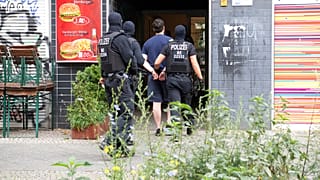 Berlin'in Kreuzberg semtinde bir tutuklama anı (arşiv)