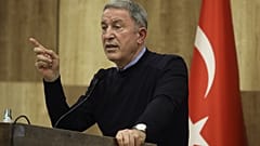 ο Τούρκος Υπουργός Άμυνας, Χουλούσι Ακάρ. 