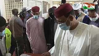 Mohamed Bazoum casts his vote