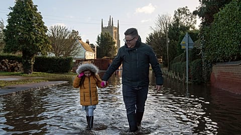 Das Meer tobt: "Bella" richtet in England und Frankreich Schaden an