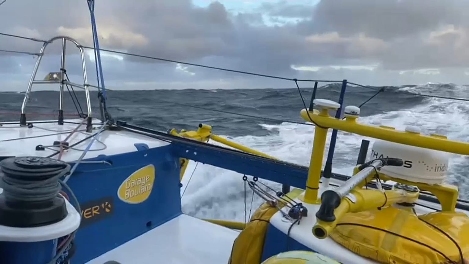 Yannick Bestaven a la cabeza de la Vendée Globe