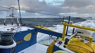 Yannick Bestaven mantém a liderança do Vendée Globe