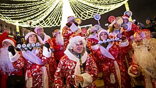 Trotz Covid-Gefahr in Russland: Väterchen Frost darf mit Kindern feiern