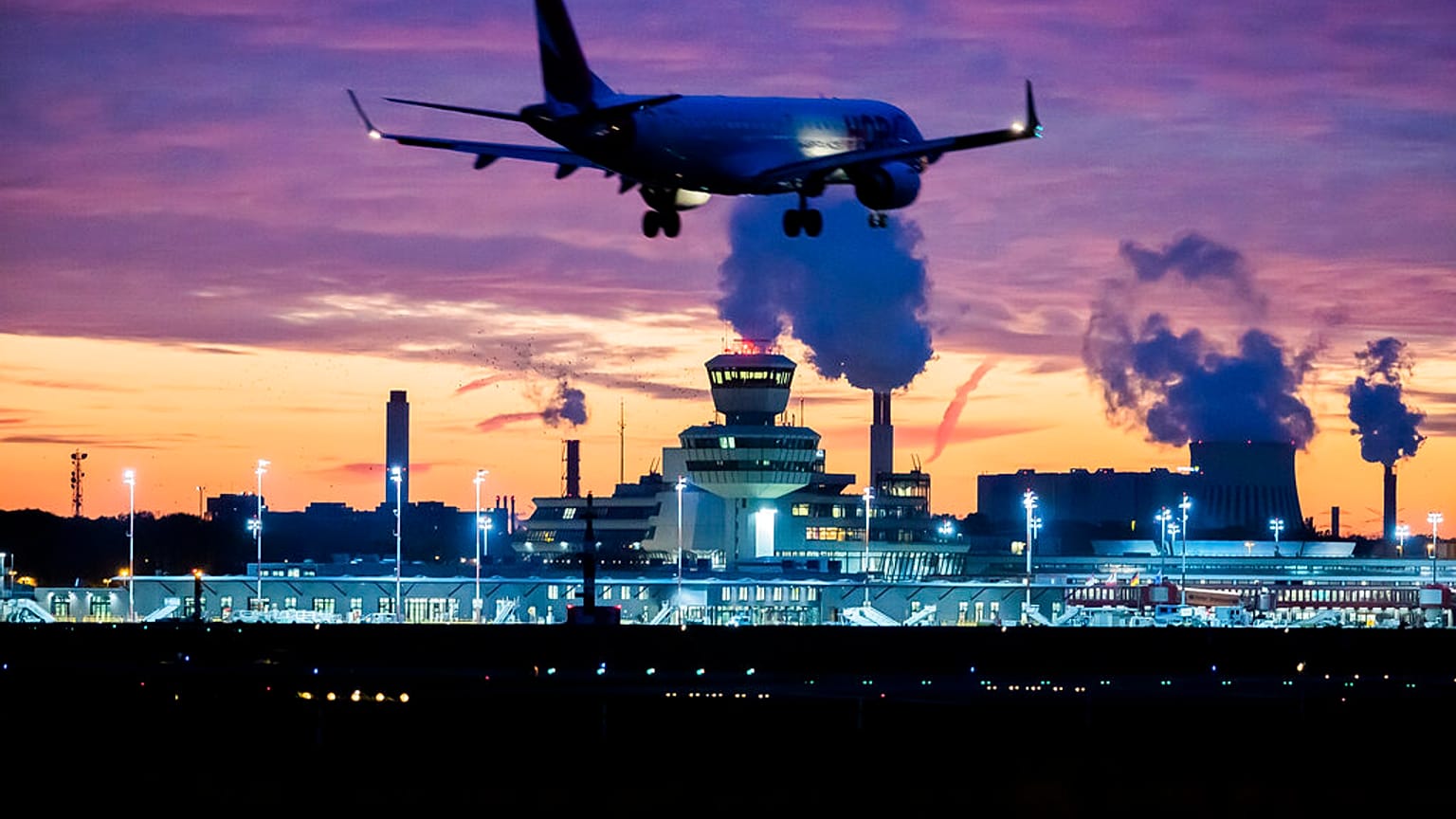 Flugzeug landet in Berlin-Tegel, 5.11.2020