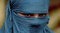 Pakistanlı Hristiyan Neha, geçen yıl 14 yaşındayken dini değiştirilerek Müslüman yapıldı ardından da 45 yaşında bir adamla evlendirildi