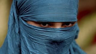 Pakistanlı Hristiyan Neha, geçen yıl 14 yaşındayken dini değiştirilerek Müslüman yapıldı ardından da 45 yaşında bir adamla evlendirildi