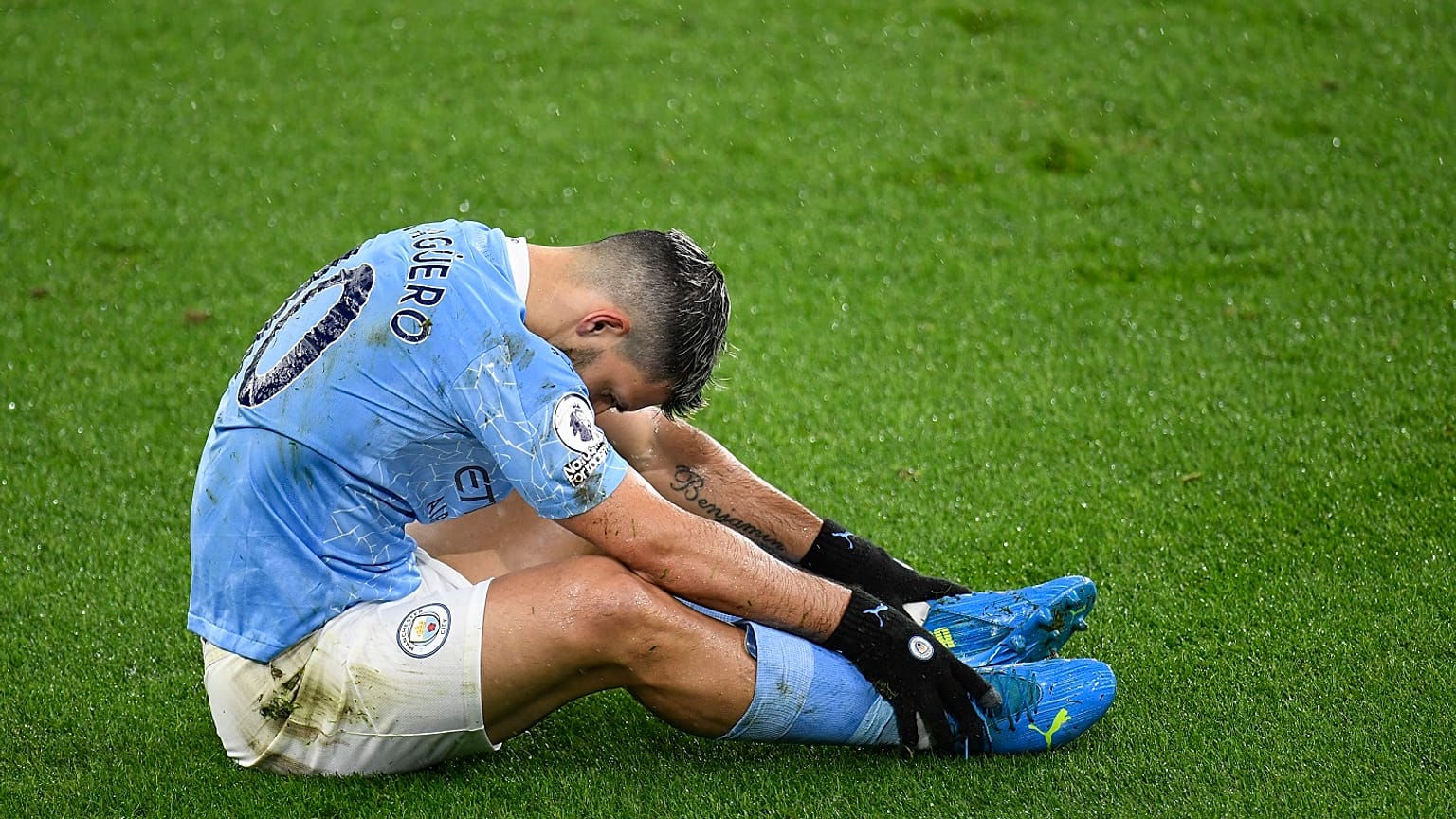 Troppi contagi nel Manchester City, posticipata la sfida contro l'Everton 