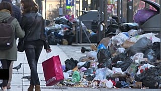 مارسی فرانسه زیر کوهی از زباله؛ رفتگران اعتصاب کردند