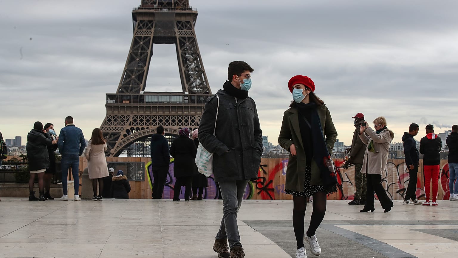 Francia, ipotesi terzo lockdown. Troppo lenta la discesa dei contagi