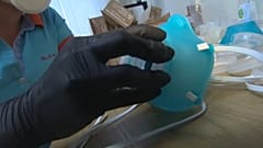 A maszk szűrője cserélhető, maga a váz pedig sterilizálható.