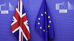 Von der Leyen und Michel unterschreiben Brexit-Handelspakt