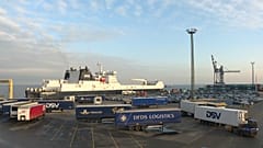 80 Prozent der Güter, die in Cuxhaven umgeschlagen werden, haben einen Bezug zu Großbritannien. 