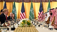 خلال لقاء عمل بين ولي العهد محمد بن سلمان ودونالد ترامب على هامش قمة العشرين في أوساكا اليابانية (2019)