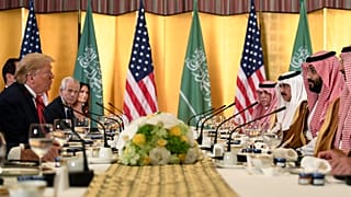 خلال لقاء عمل بين ولي العهد محمد بن سلمان ودونالد ترامب على هامش قمة العشرين في أوساكا اليابانية (2019)