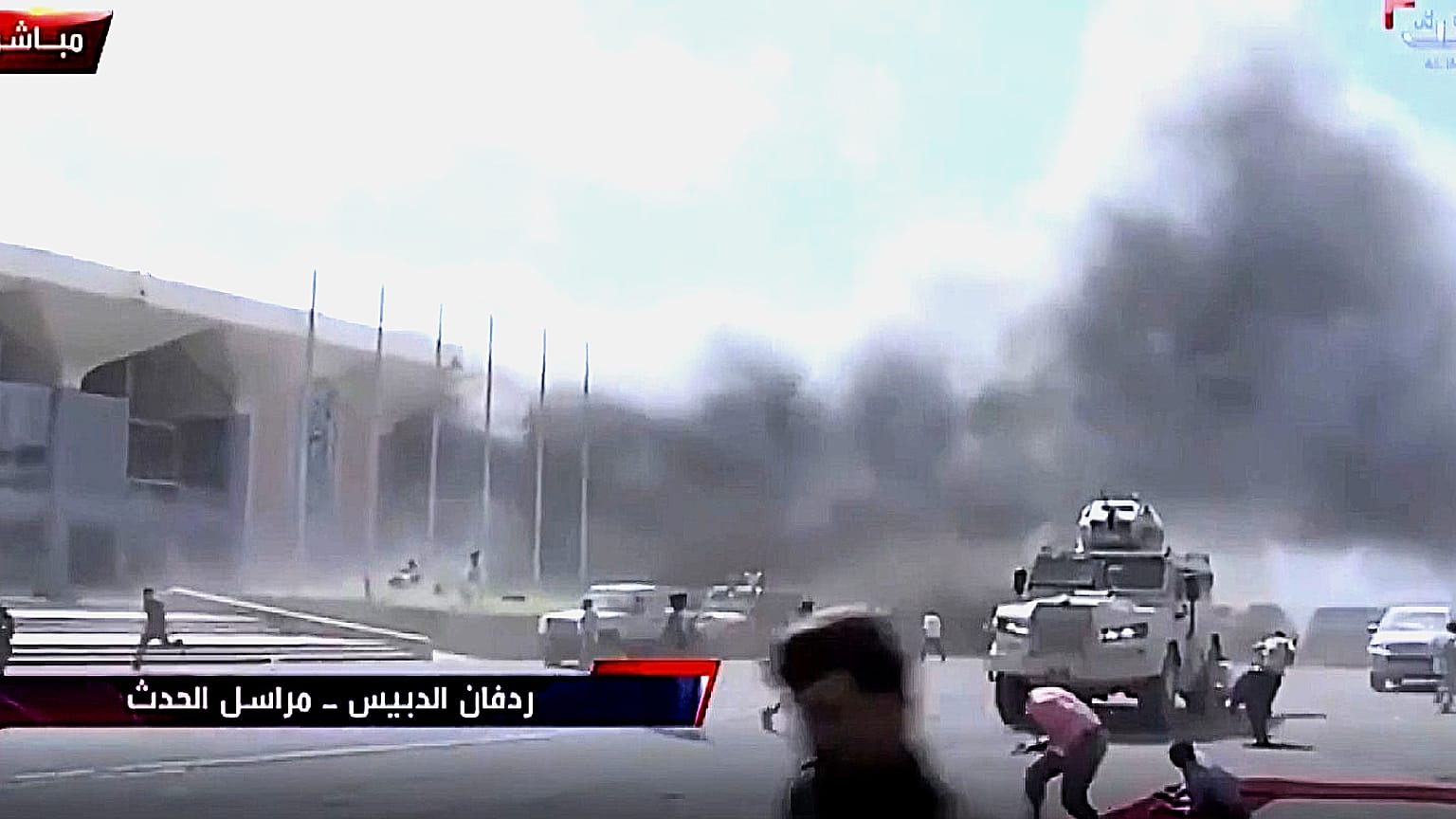 Yemen havalimanında 3 patlama meydana geldi