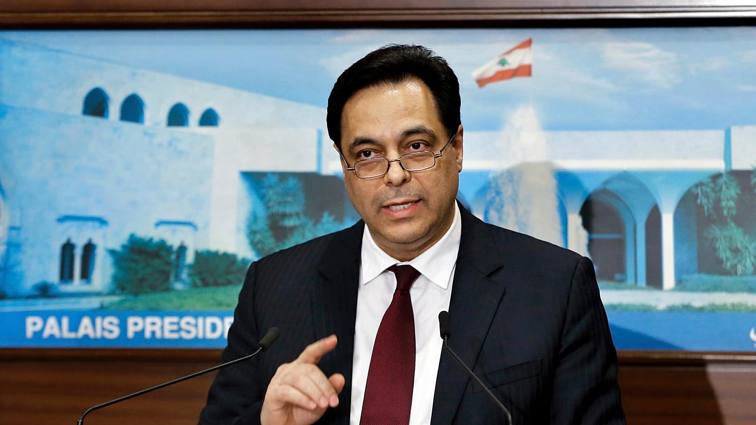 رئيس حكومة تصريف الأعمال في لبنان حسان دياب، في القصر الرئاسي في بعبدا، شرق بيروت، لبنان، الثلاثاء 21 كانون الثاني 2020