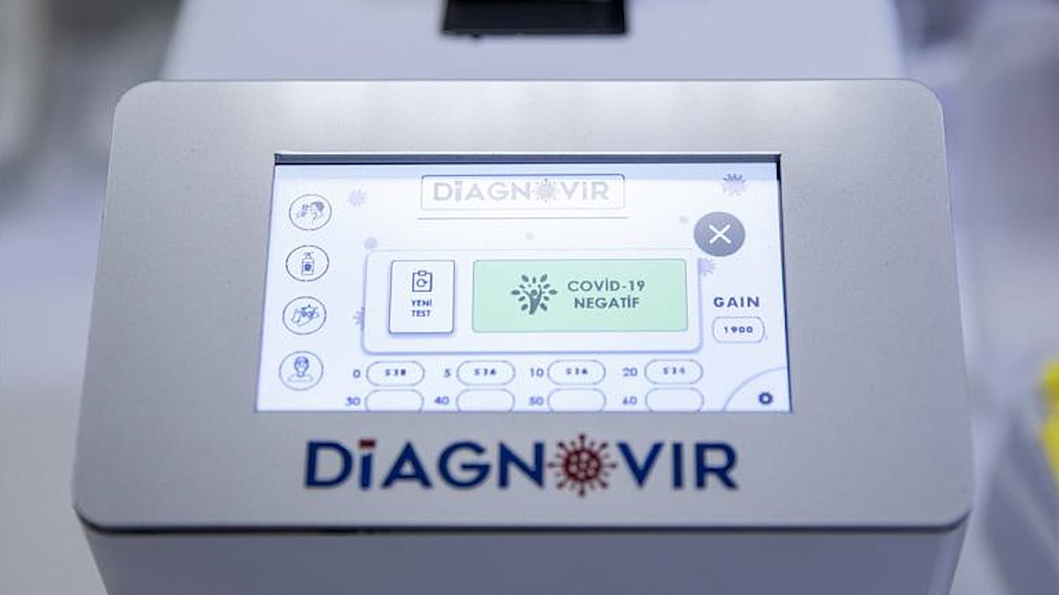 Scienziati turchi hanno sviluppato un meccanismo diagnostico per rintracciare il Sars-CoV-2 in 10 secondi e senza bisogno di tampone nasale